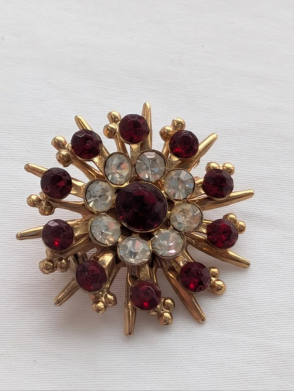 Vtg Ruby Red Clear Rhinestone Gold Sunburst Brooch Pin Starburst Flower Retro